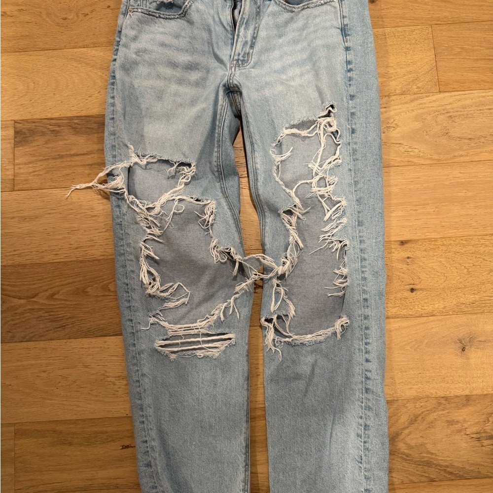 American Eagle Light Wash Jeans with Holes
